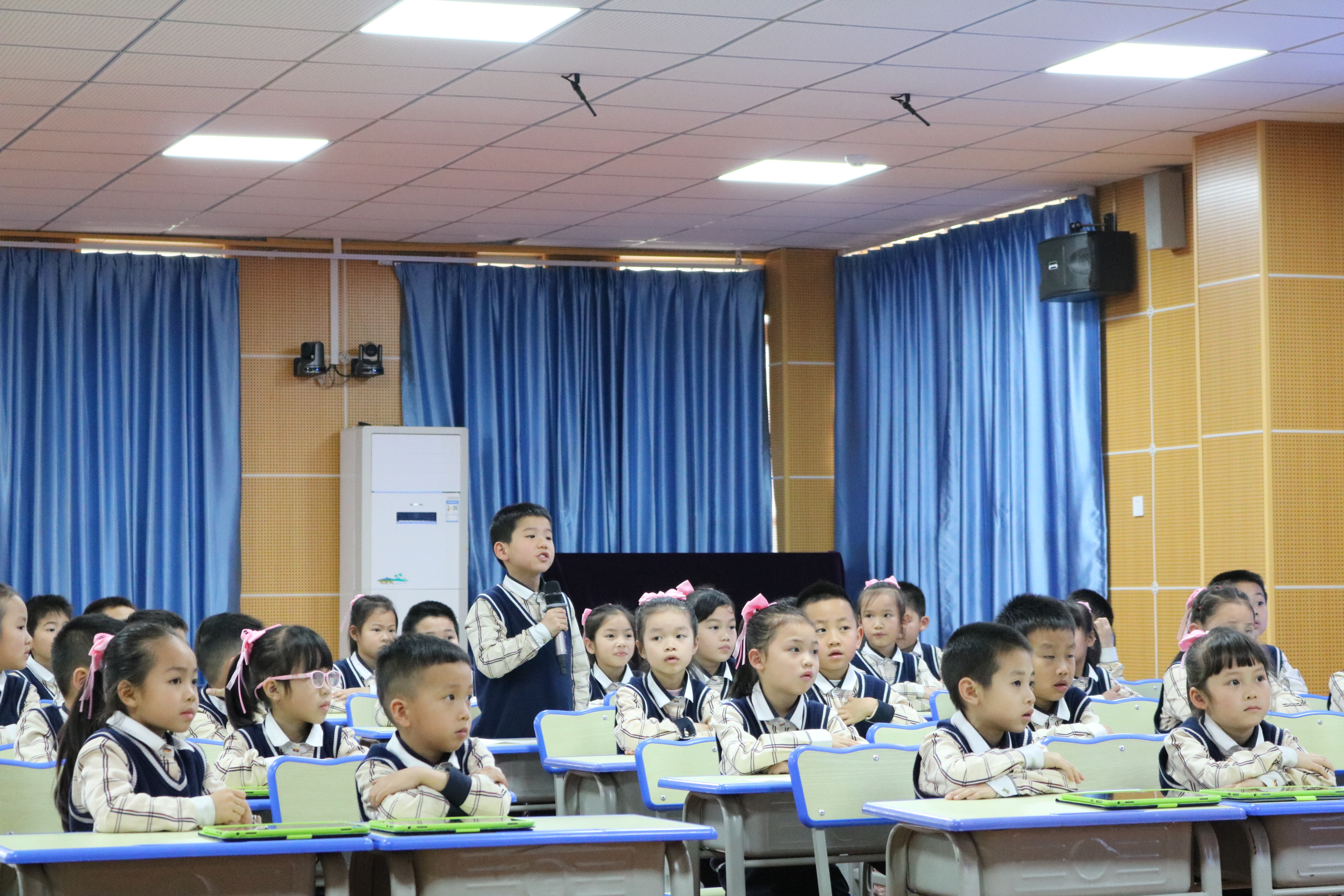 立足专业谋划发展公开课,课题引领以研促教