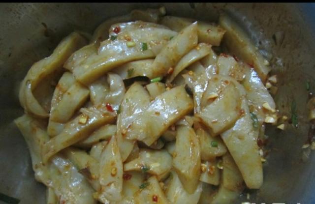 酸辣开胃特别适合夏天吃的一道菜,家里阿姨做的菜