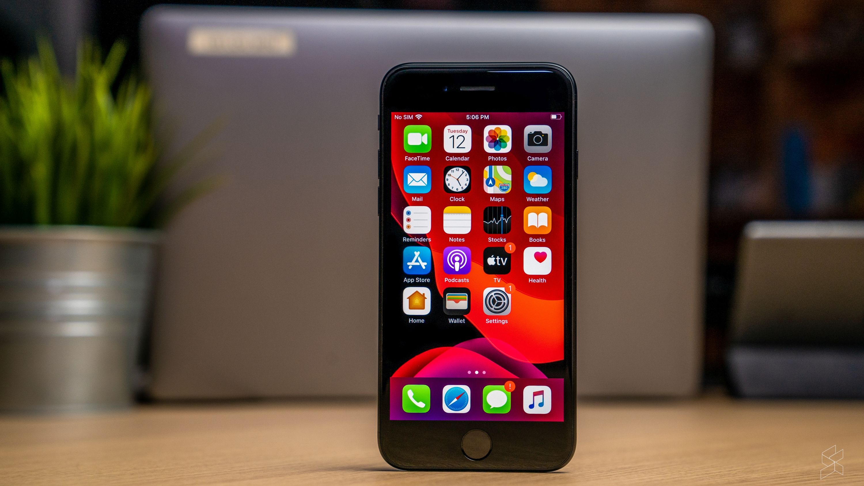 入手iphonese二代,买iphonese用什么平台