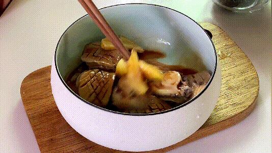 诚意满满的炖一百只鲍鱼招待客人,鲍鱼招待客人的做法