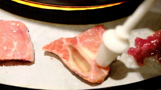 东莞首家火锅+烤肉一体涮就在万江家汇城，几百人排队等着吃