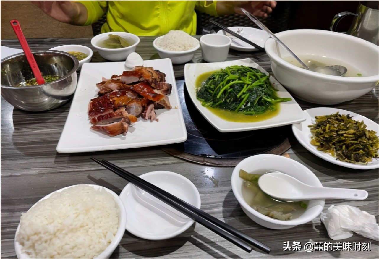 姐妹花卖鸡鸭,姐妹花卖猪肉