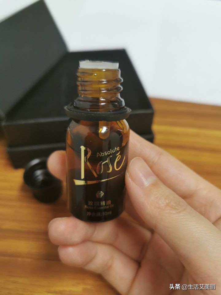 玫瑰精油是红色的吗,玫瑰精油属于激素吗