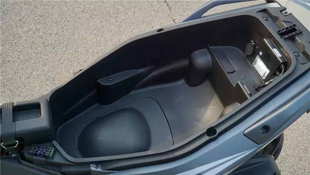 鍜宻rmax300鍚岀骇鐨勮溅,srmax300楠戣鎰熷彈