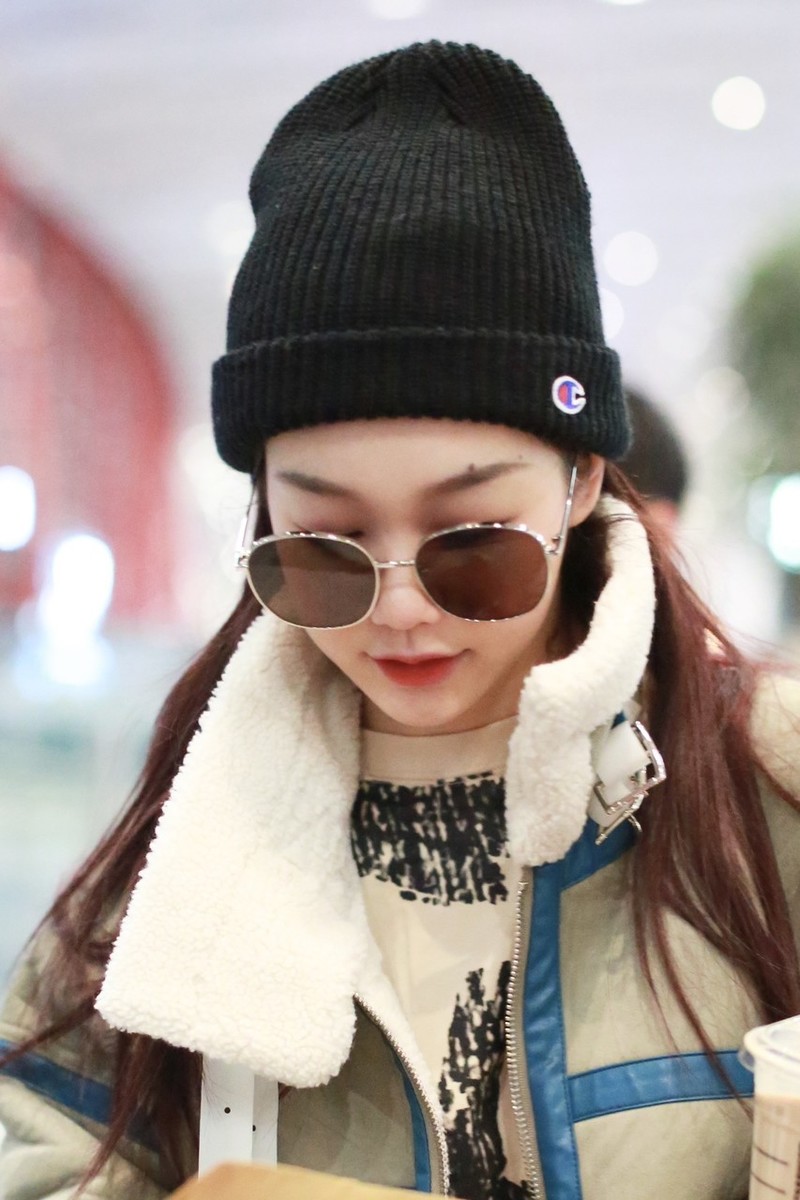 徐梦洁戴帽同款羽绒服,徐梦洁同款最新私服穿搭