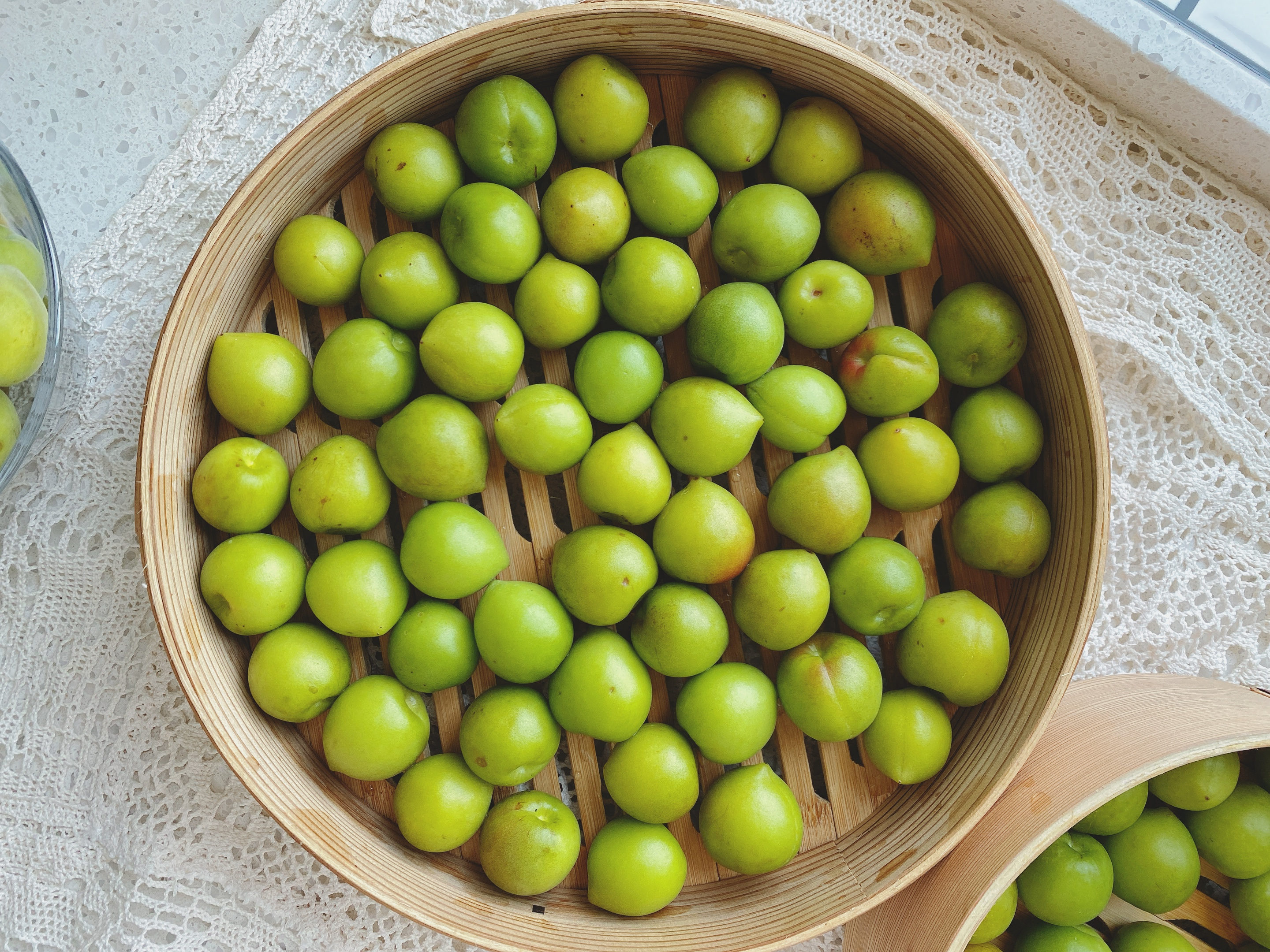 青梅酒用浓香还是酱香好喝,青梅酒最好选什么白酒