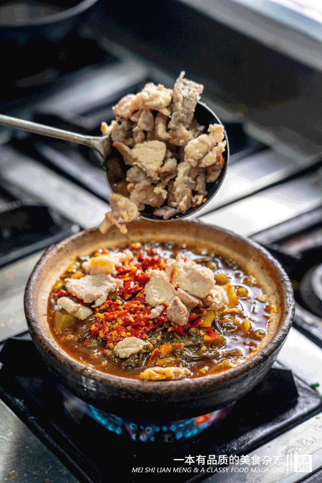 昆明这家小吃店里的传奇男人，17年来让人又嫉妒又欢喜