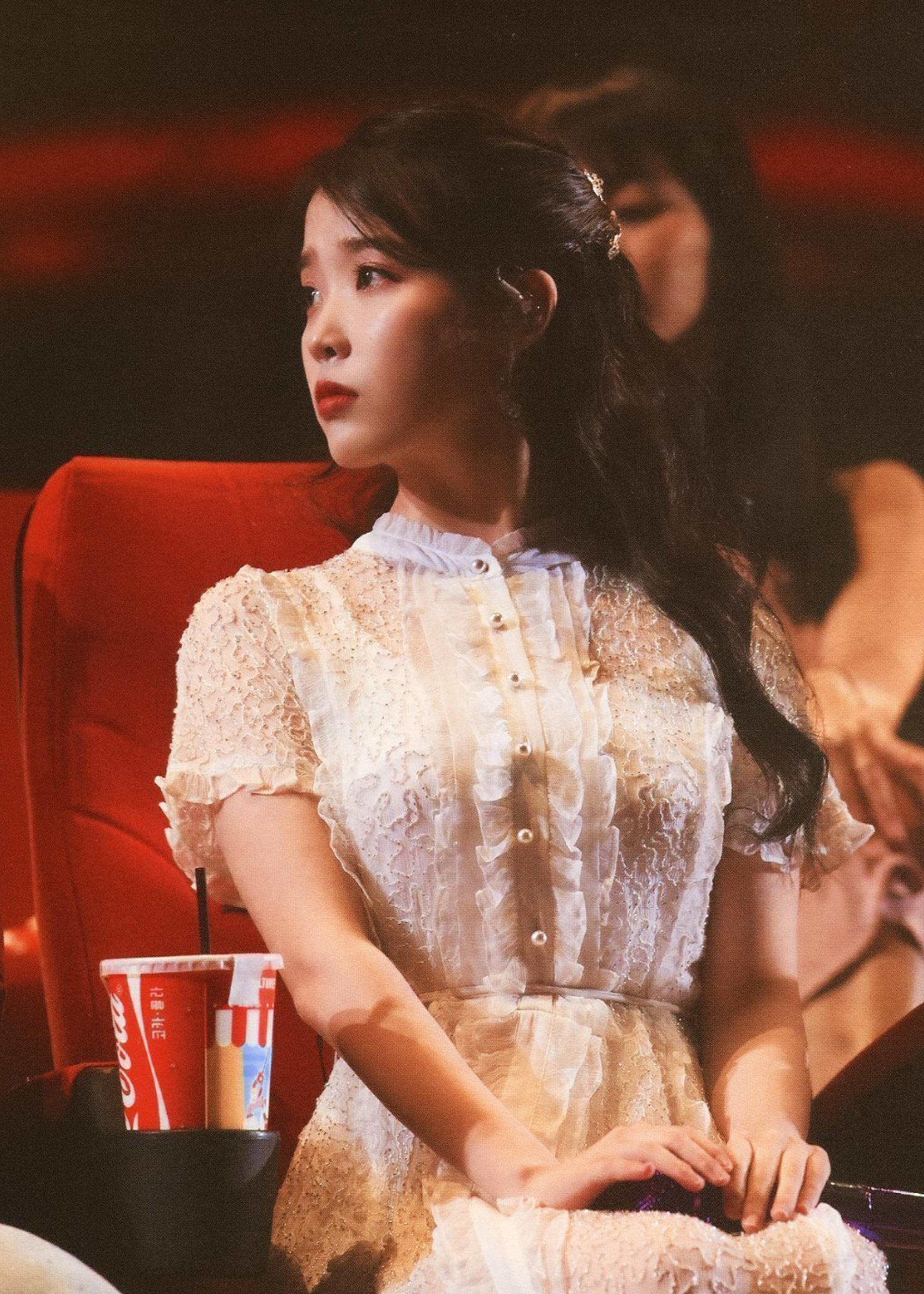 为什么塌鼻梁的女生侧脸好看,塌鼻子的女生不好看