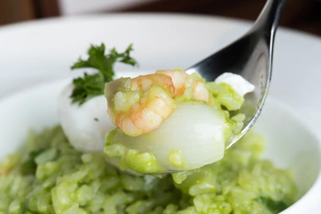 之心城这家餐厅堪称“西餐界CHANEL”，小姐姐们都抢着去