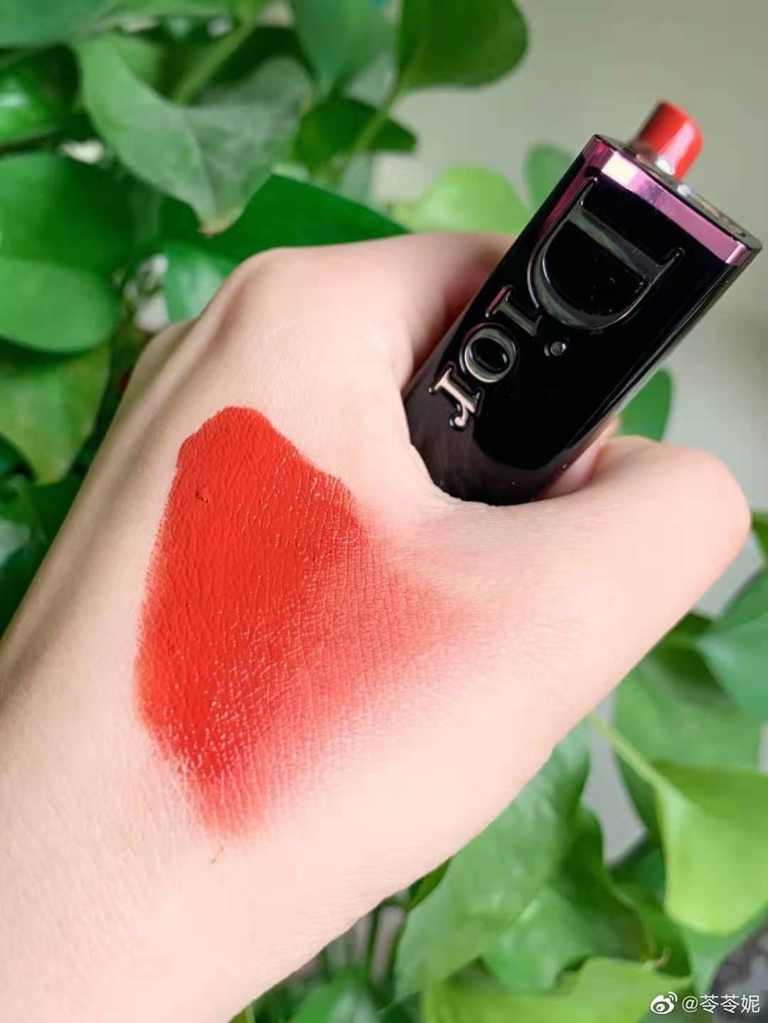 有什么推荐的口红适合大学生的,毕业季口红什么颜色好