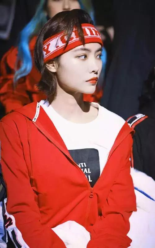 许佳琪入围世界最美100张面孔,韩国上榜100最美面孔