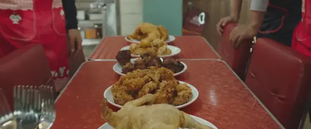 极限职业警察炸鸡视频,警察炸鸡店搞笑片段