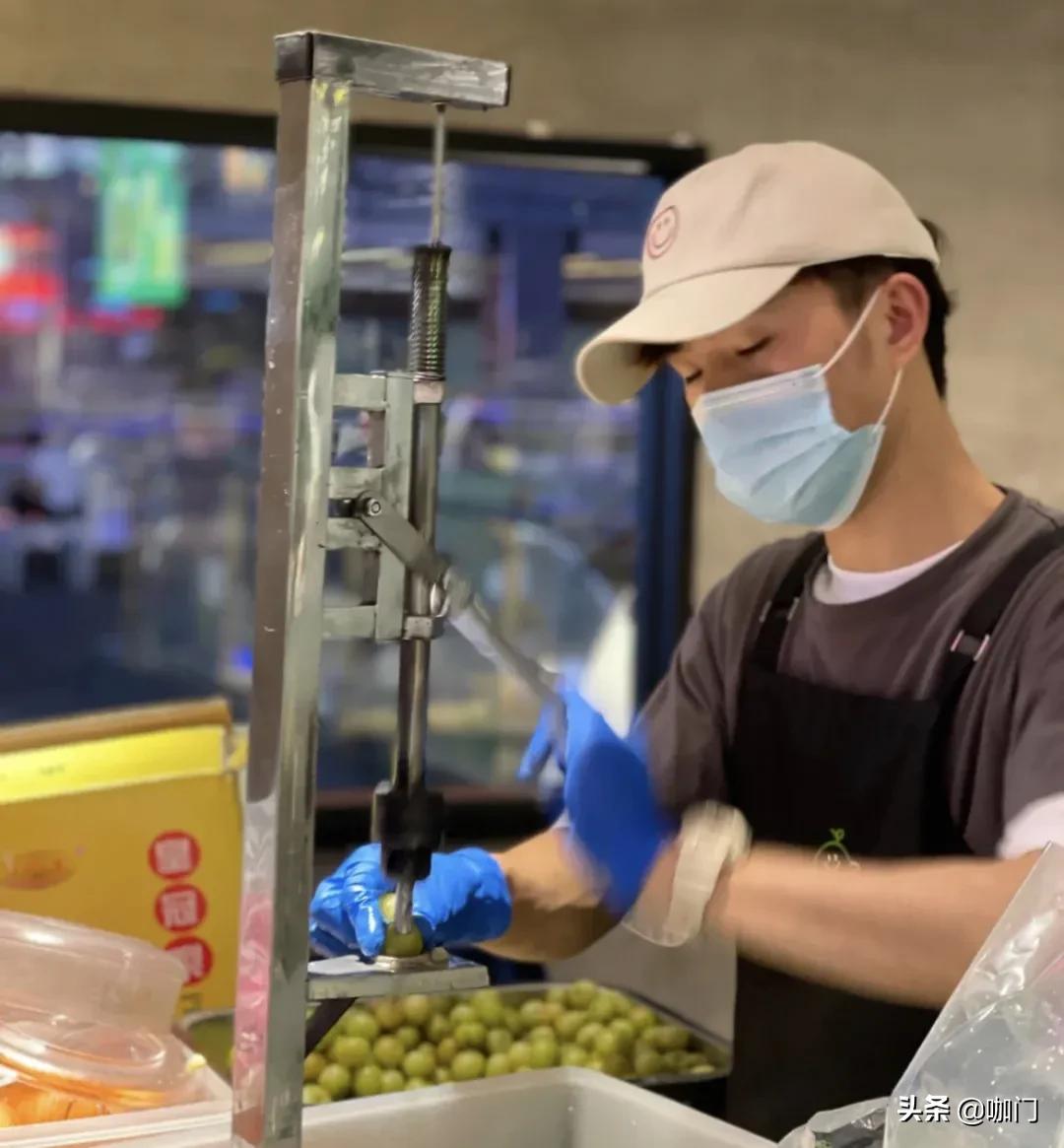 开纯果汁饮品店,鲜榨果汁店利润