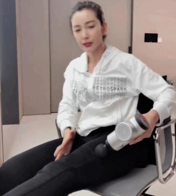 淘宝99元的筋膜枪,罗永浩直播凭什么卖899元?看看女生用来干嘛