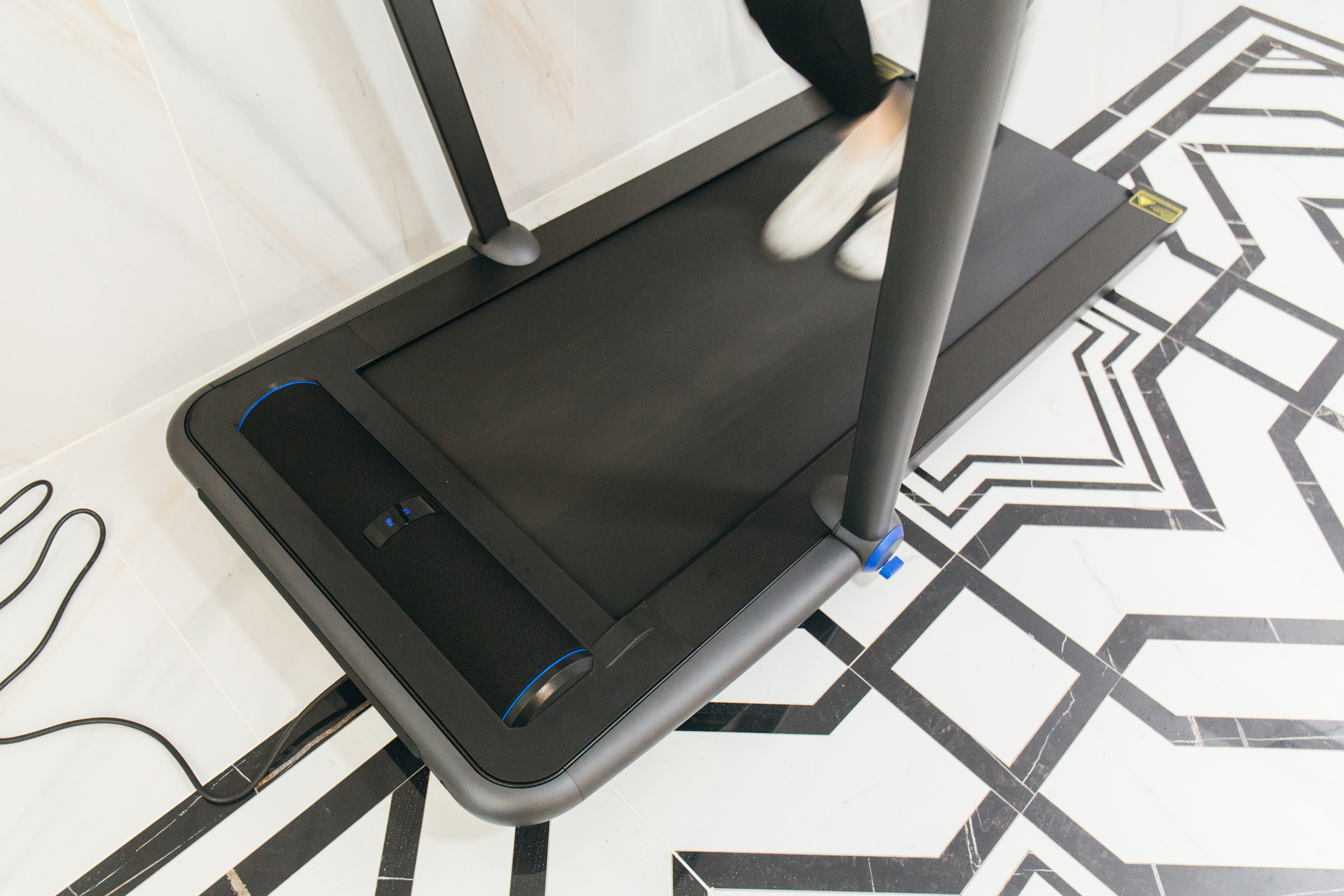 天猫精灵!小姐姐想跑步-小米有品小金K12语音跑步机体验