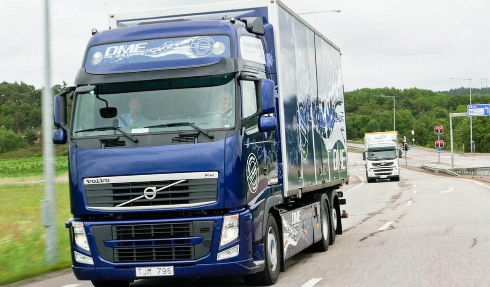 为啥美国重卡的排气向上设计，而国内重卡是朝下的呢？