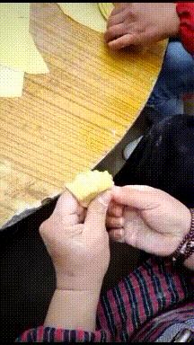 搞笑GIF开心一刻：姑娘你晚上睡觉，你要小心你家这只猫