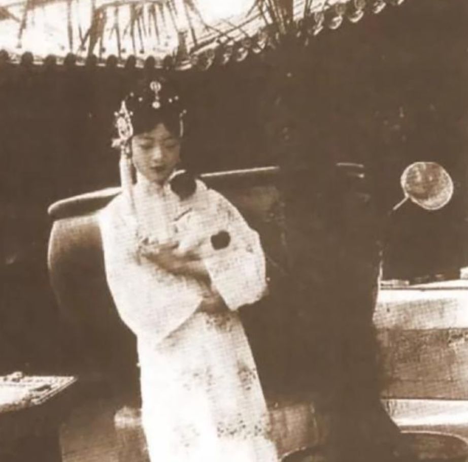 末代皇后婉容的悲惨一生,末代皇后婉容的悲惨晚年章节