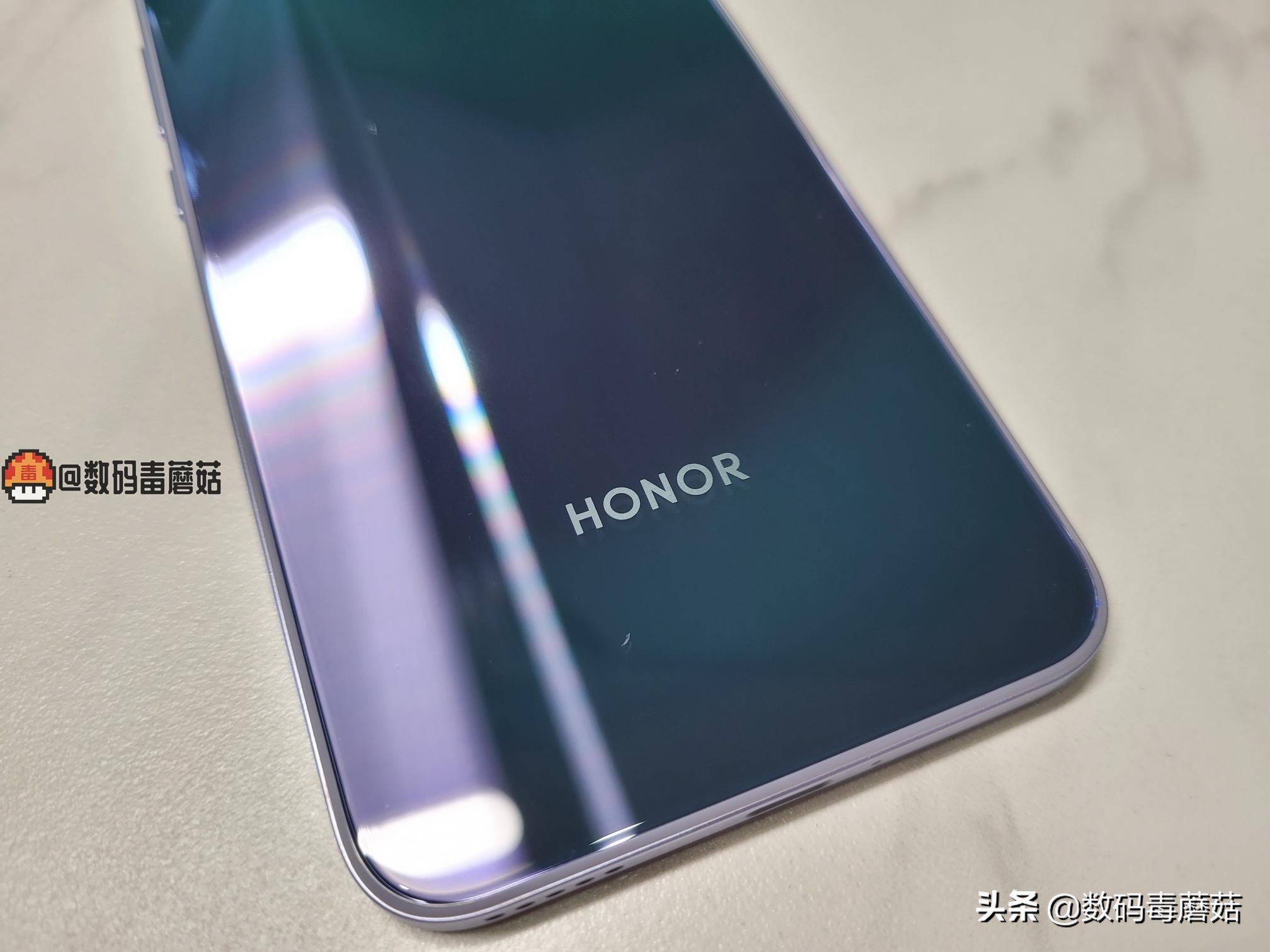 荣耀play5防水测试,轻薄便携式无线充电