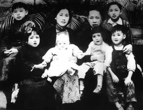 北伐名将叶挺:原配与之离婚后皈依佛教,二妻颜值极高为其生九孩