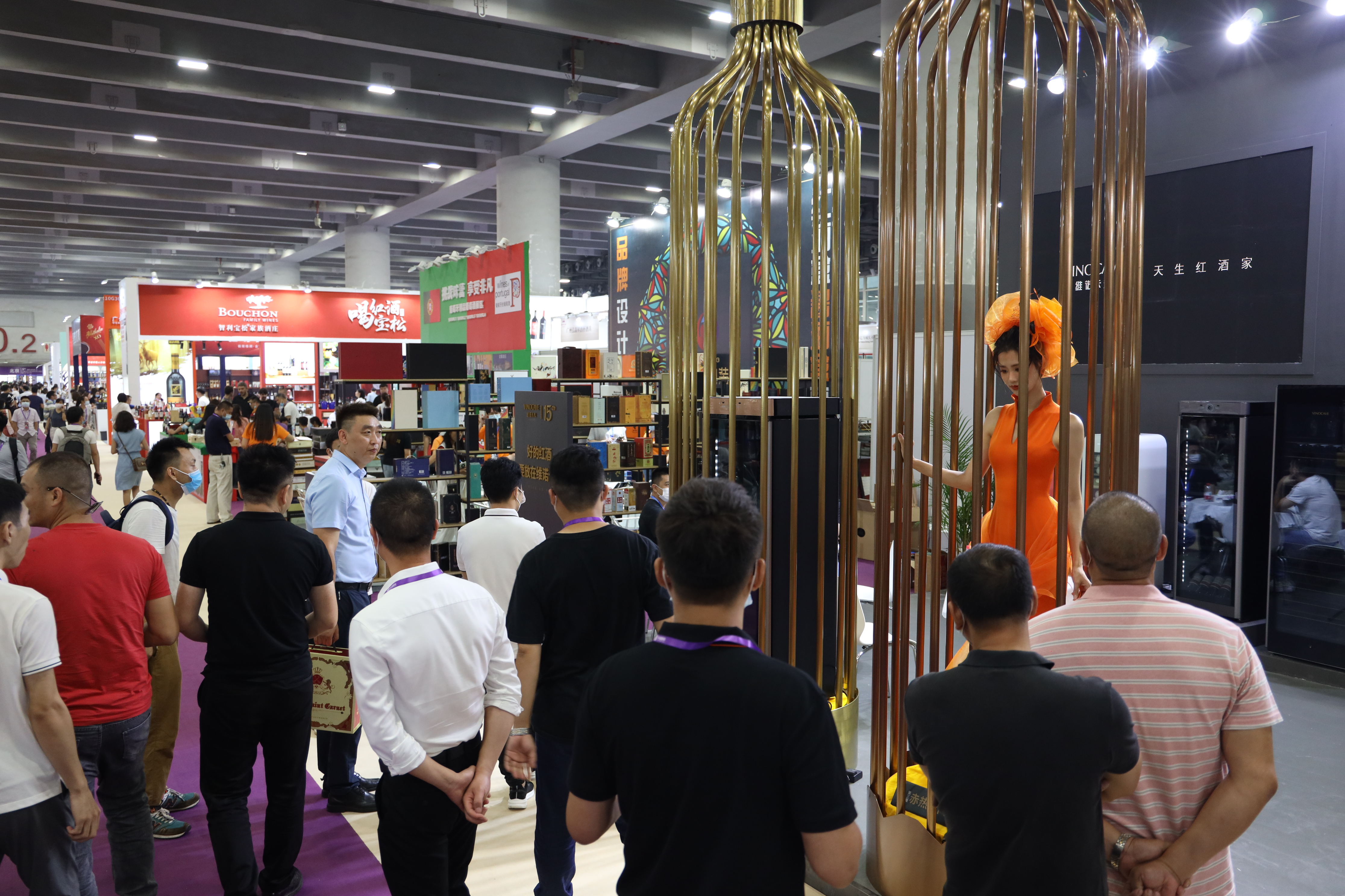 红酒柜艺术装置丨#7重境界#惊现广州国际名酒展