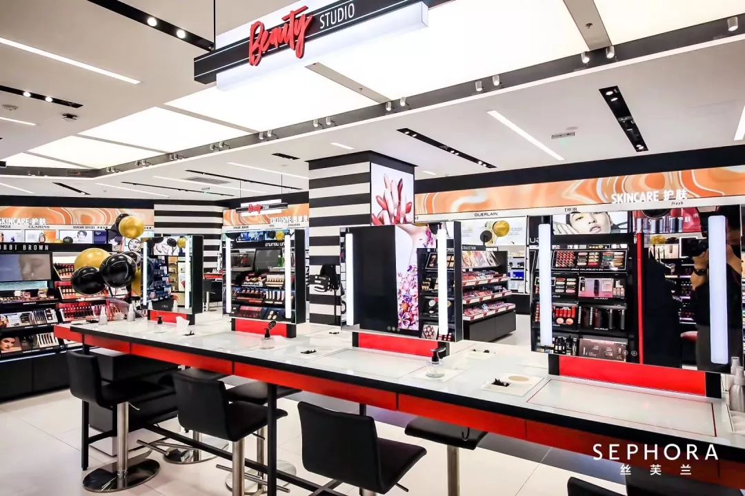 西安赛格品牌大升级!瑞幸和COACH做邻居,西安商业8月迷幻现实