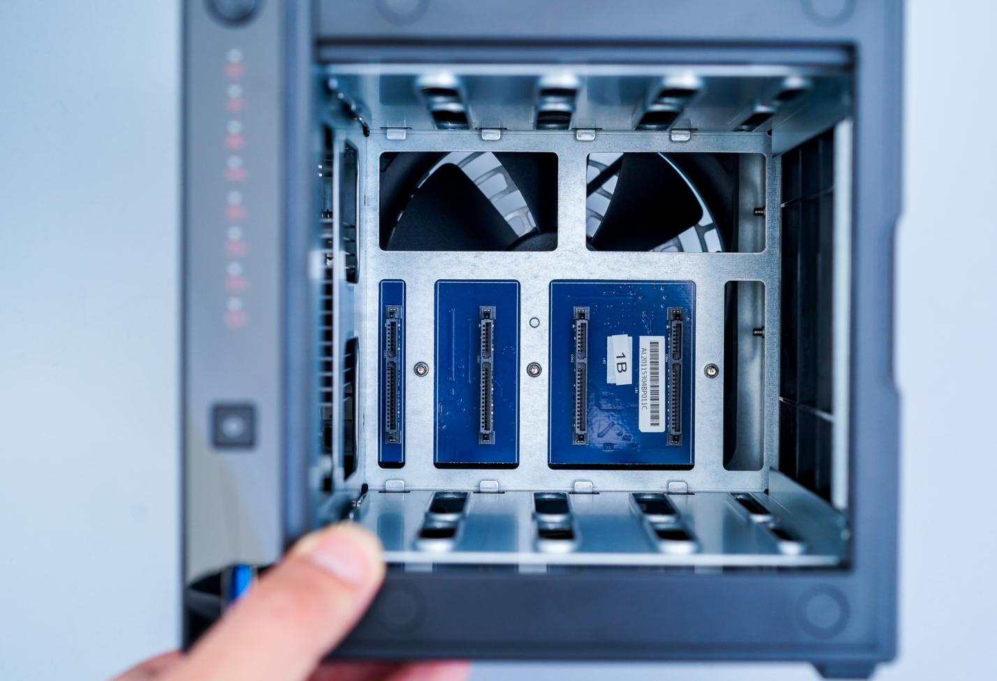 更适合家用的NAS:爱速特AS5304T体验测评,J41252.5GbE网口!