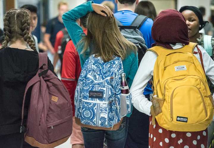 开学季买什么样双肩包,平价大容量不是开学背的双肩包