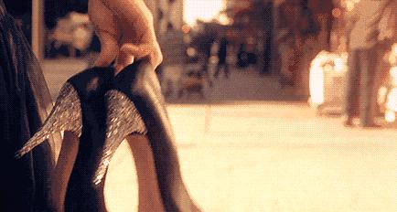 啊呀!你的脚后跟看起来糙得像位“真正男子汉”