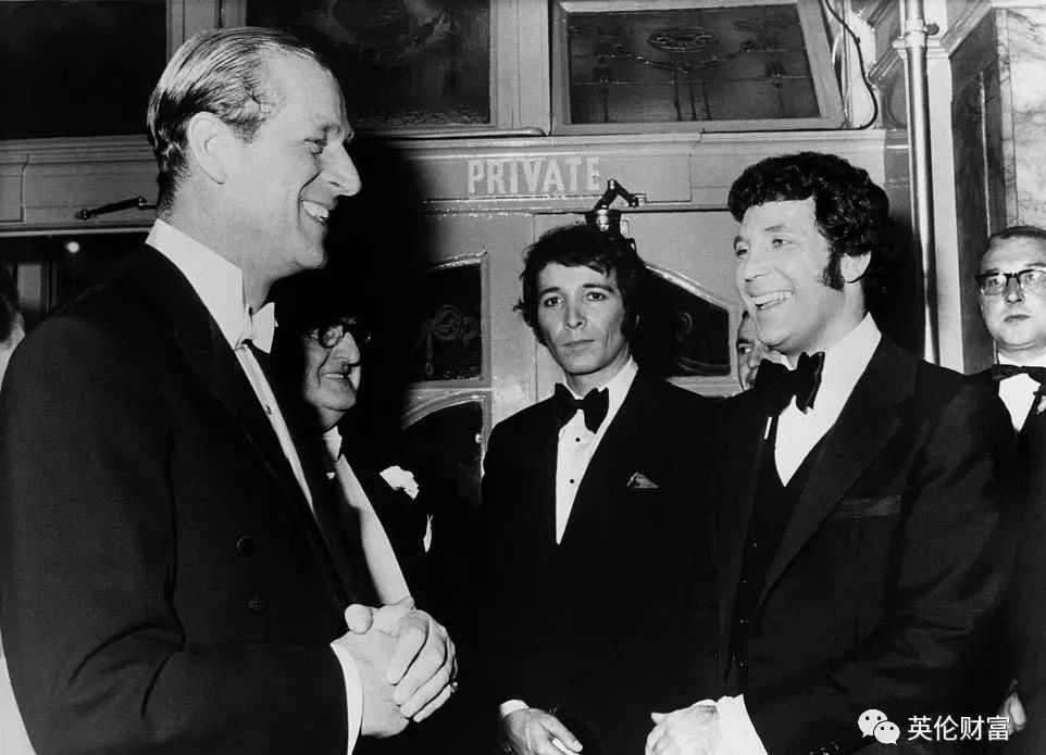 菲利普亲王有趣故事,女王菲利普亲王年轻时