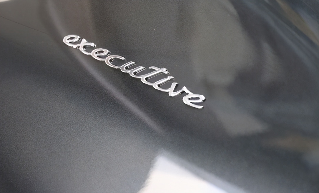 保时捷panamera4行政加长版混动评测,保时捷panamera4行政加长版驾驶感受