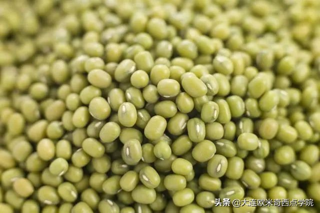 绿豆糕怎么在家里做,自制绿豆糕没有买的好吃