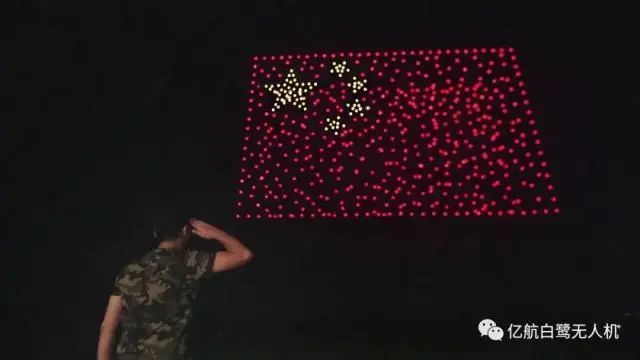 400架无人机点亮夜空恩施,600架无人机点亮夜空