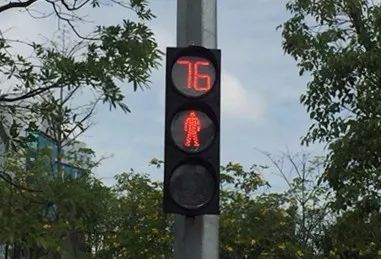 色盲不能开车影响生活吗,色盲不能开车还是色弱不能开车