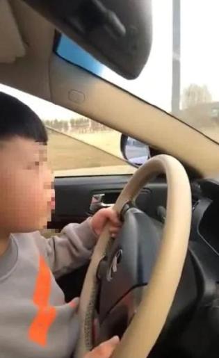 婴儿练趴睡窒息事件全过程,婴儿被妈妈训练趴睡结果窒息死亡