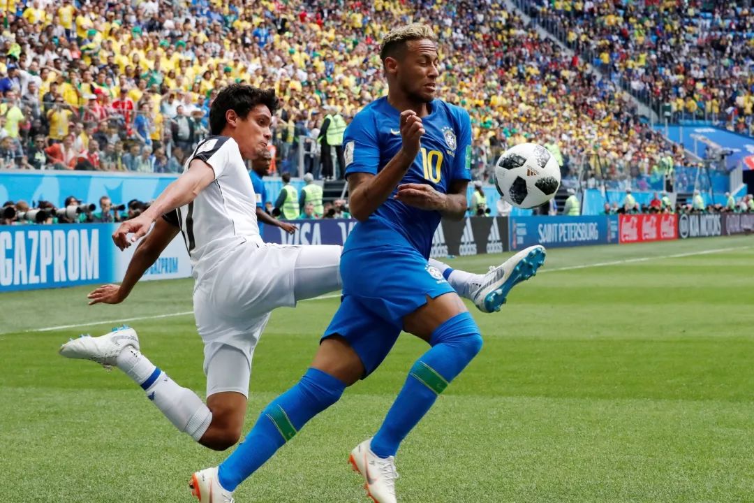 足球彩虹过人教学,足球内马尔彩虹过人