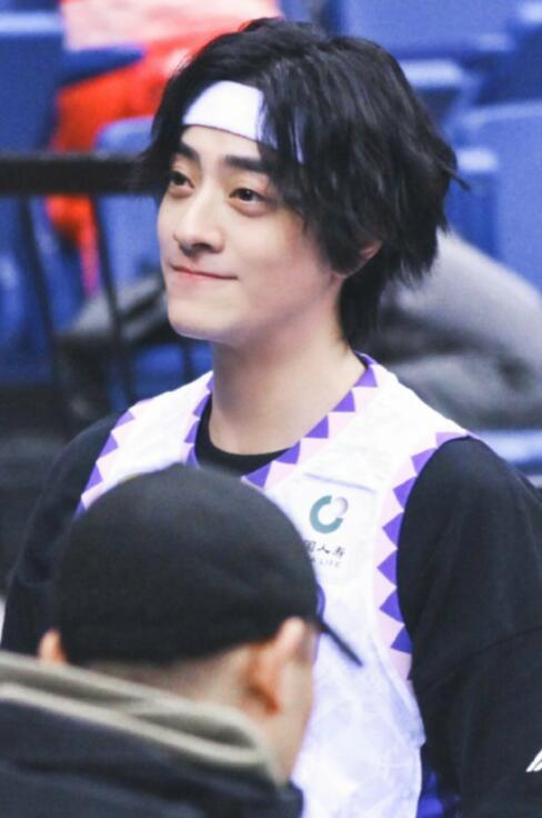 中分尴尬期怎么弄好看,中分怎么抓出纹理感