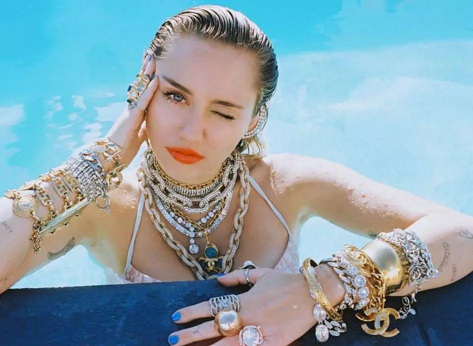 大金链子忘了戴,大金链子好久没戴了