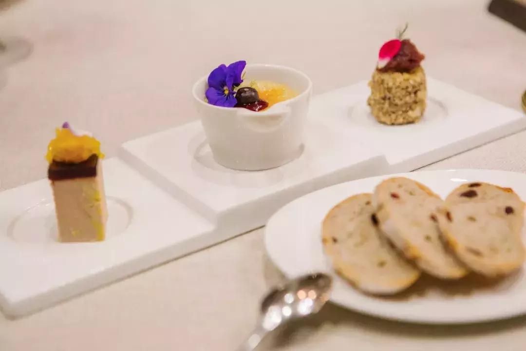 山西艺奢书廊餐厅 (太原艺奢书廊餐厅生日布置)