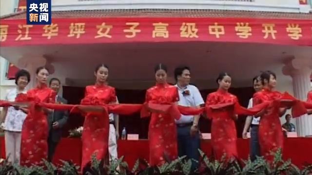 张桂梅帮助1800多名女孩走出大山,在张桂梅的教育下走出大山的女孩