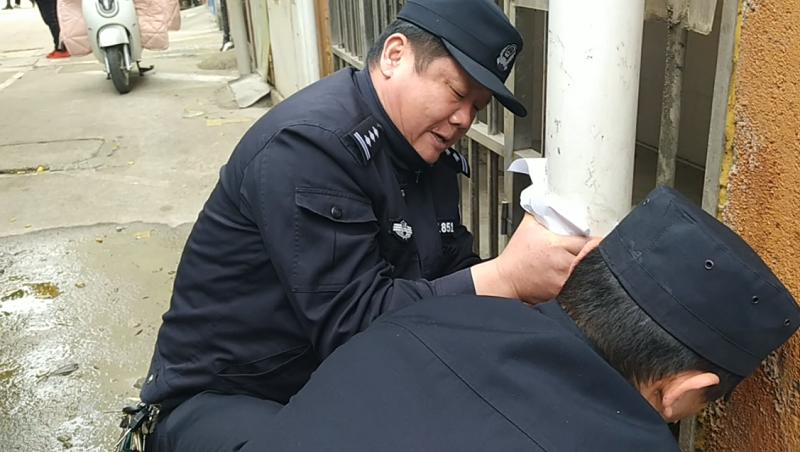 为什么我愿意把家里钥匙交给你？因为你的名字叫“警察”