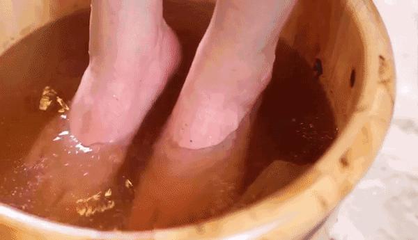 秋冬用什么泡脚对皮肤好,秋冬泡泡脚全身轻松