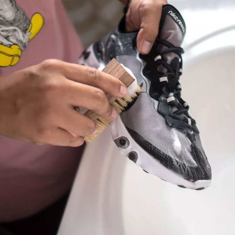 球鞋脏了怎么处理,球鞋表面脏了怎么清理