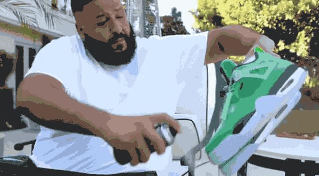 球鞋脏了怎么处理,球鞋表面脏了怎么清理