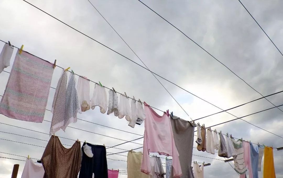 雨天衣服快速干的小妙招,冬天衣服晒不干的小妙招