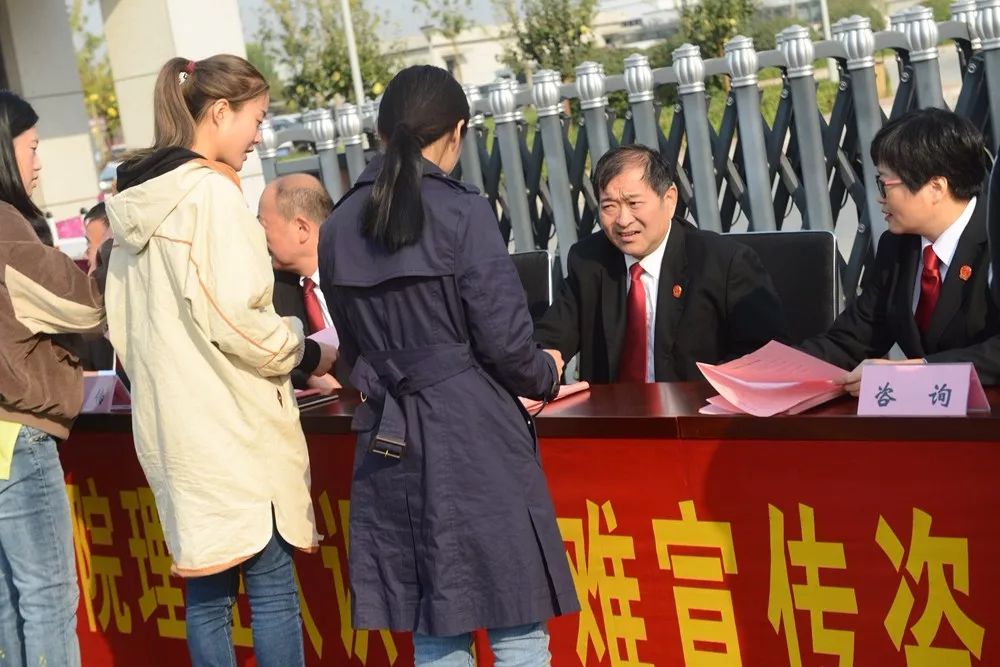 执行宣传进社区助力破解执行难,法院开展执行攻坚服务