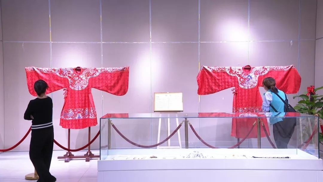 还有两天！赶紧去欣赏这件“千年礼服”吧！