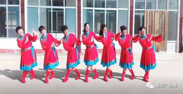 初学者跳舞上身僵硬怎样培养舞感,跳舞怎么跳才有节奏感