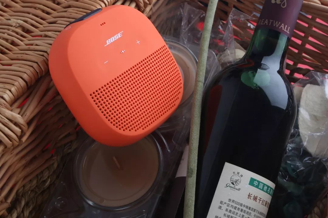 握在手上的小音箱,bosesoundlinkmini2和冲击波5