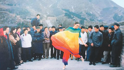 告别“灰黑蓝”更潮更有范儿